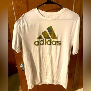 Adidas t-shirt size M